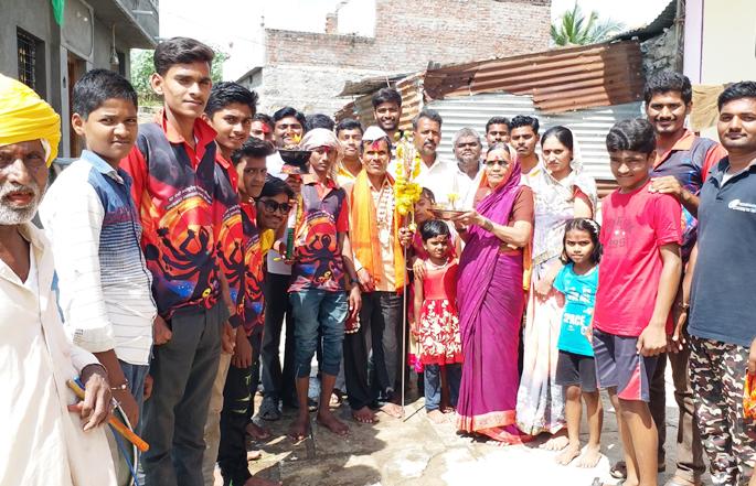 For seventeen years, the house has been burning in the house ...! | सतरा वर्षांपासून घराघरांत तेवतोय तुळजाईचा दिवा...! For seventeen years, the house has been burning in the house ...! | सतरा वर्षांपासून घराघरांत तेवतोय तुळजाईचा दिवा...!