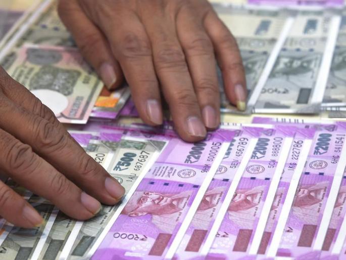 Impressions on 3 illegal lenders in the district | जिल्ह्यातील १२ अवैध सावकारांवर छापे, एकाच वेळी १६ पथकाकरवी छापे Impressions on 3 illegal lenders in the district | जिल्ह्यातील १२ अवैध सावकारांवर छापे, एकाच वेळी १६ पथकाकरवी छापे