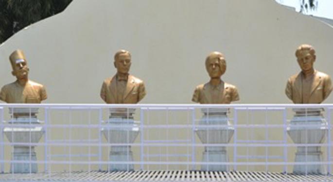 After the hanging of the martyrs, the Solapur High Court had taken a decision on the High Court | हुतात्म्यांच्या फाशीनंतर सोलापूरकरांनी उच्च न्यायालयावर काढला होता मोर्चा After the hanging of the martyrs, the Solapur High Court had taken a decision on the High Court | हुतात्म्यांच्या फाशीनंतर सोलापूरकरांनी उच्च न्यायालयावर काढला होता मोर्चा