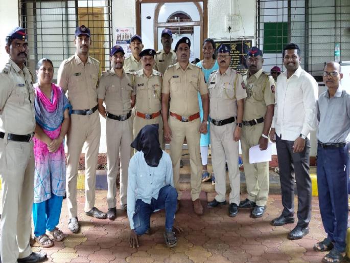 Hashish worth four lakhs seized from Dapoli Kelshi, one arrested | दापोली केळशी येथून चार लाखांचे चरस जप्त, एकास अटक; वेस्टनावर कोरियन भाषेतील मजकूर Hashish worth four lakhs seized from Dapoli Kelshi, one arrested | दापोली केळशी येथून चार लाखांचे चरस जप्त, एकास अटक; वेस्टनावर कोरियन भाषेतील मजकूर