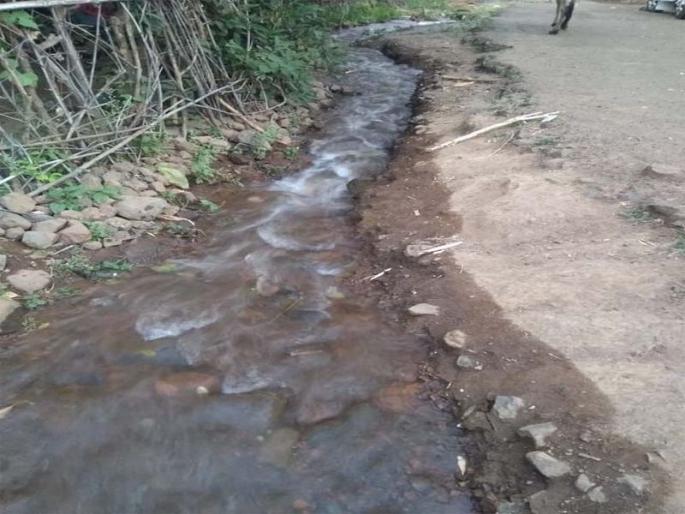 Farmers from remote areas: struggle for survival | दुर्गम भागातील शेतक:यांची पिके जगविण्यासाठी धडपड Farmers from remote areas: struggle for survival | दुर्गम भागातील शेतक:यांची पिके जगविण्यासाठी धडपड