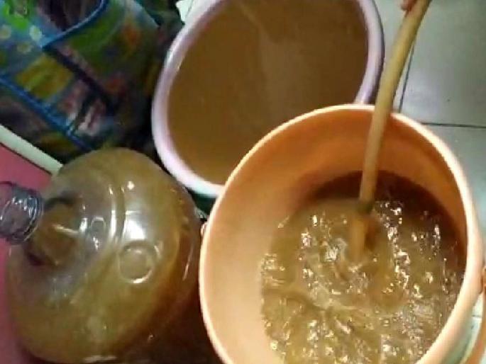 Supply of turbid water to charcoal residents | चारकोपवासीयांना होतोय गढूळ पाण्याचा पुरवठा; सेक्टर 8 मधील रहिवाशी त्रस्त Supply of turbid water to charcoal residents | चारकोपवासीयांना होतोय गढूळ पाण्याचा पुरवठा; सेक्टर 8 मधील रहिवाशी त्रस्त