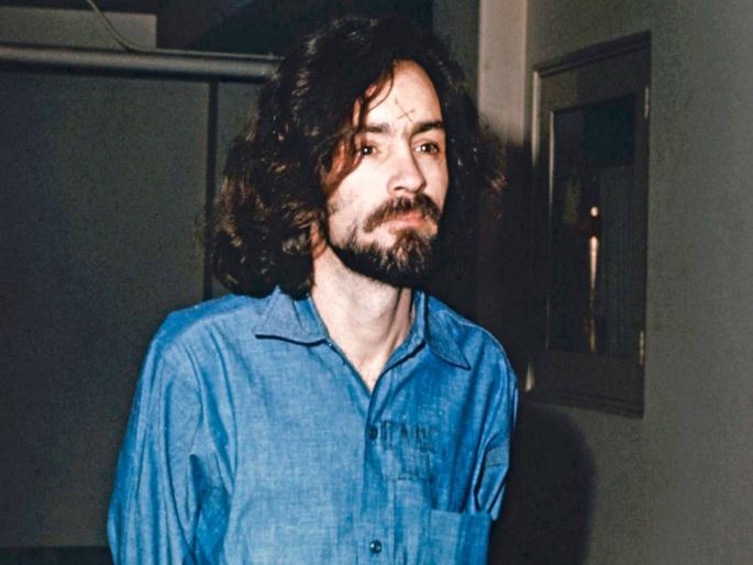 Murderous cult leader Charles Manson dies at 83 | हिप्पींचा नायक चार्ल्स मॅन्सनचा अमेरिकेत मृत्यू, जगाला हादरवणारा माणूस Murderous cult leader Charles Manson dies at 83 | हिप्पींचा नायक चार्ल्स मॅन्सनचा अमेरिकेत मृत्यू, जगाला हादरवणारा माणूस