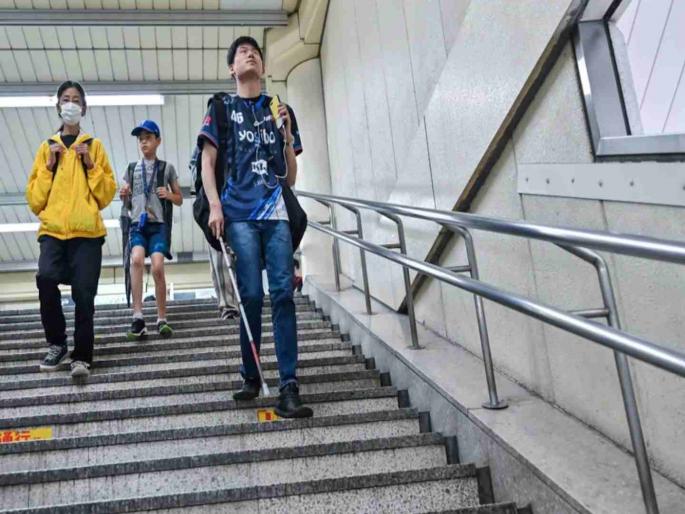 With the help of ChatGPT visually impaired youth reached the stadium | चॅटजीपीटीच्या मदतीने दृष्टिहीन युवक पोहोचला स्टेडियमवर; जपानमध्ये प्रयोग यशस्वी With the help of ChatGPT visually impaired youth reached the stadium | चॅटजीपीटीच्या मदतीने दृष्टिहीन युवक पोहोचला स्टेडियमवर; जपानमध्ये प्रयोग यशस्वी