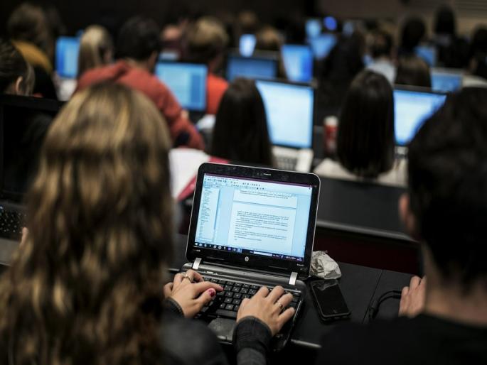 Teachers, parents beware! Students have got the thrill of 'Chat-GPT'; Wanting knowledge is also 'instant' | शिक्षक, पालकांनो सावधान! विद्यार्थ्यांना लागलीय ‘चॅट-जीपीटी’ची चटक; ज्ञान हवंय तेही ‘इन्स्टंट’ Teachers, parents beware! Students have got the thrill of 'Chat-GPT'; Wanting knowledge is also 'instant' | शिक्षक, पालकांनो सावधान! विद्यार्थ्यांना लागलीय ‘चॅट-जीपीटी’ची चटक; ज्ञान हवंय तेही ‘इन्स्टंट’