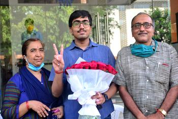 Twelfth result announced: Girls' tops in Nagpur is another 'consciousness' | बारावीचा निकाल जाहीर : नागपुरात मुलींची बाजी अन् यशाचे ‘चैतन्य’ Twelfth result announced: Girls' tops in Nagpur is another 'consciousness' | बारावीचा निकाल जाहीर : नागपुरात मुलींची बाजी अन् यशाचे ‘चैतन्य’