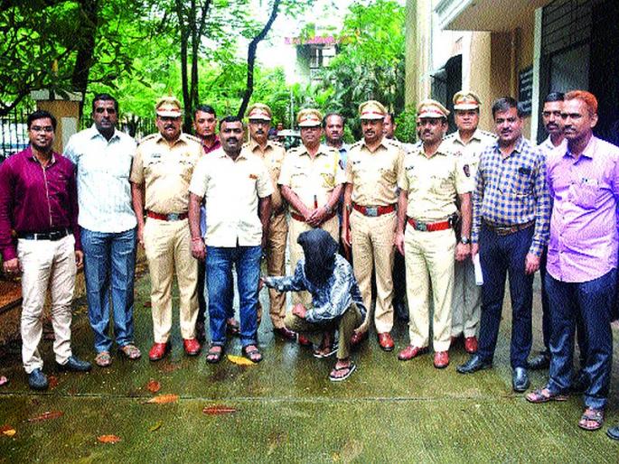 Mukesh, the 'century' of fraud, finally quadrupled in thane | फसवणुकीचे ‘शतक’ करणारा मुकेश अखेर चतुर्भूज Mukesh, the 'century' of fraud, finally quadrupled in thane | फसवणुकीचे ‘शतक’ करणारा मुकेश अखेर चतुर्भूज