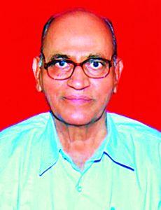 Principal Prabhakar Chaudhary's books were selected for the supplementary reading in the first to fifth class | पहिली ते पाचवीच्या अभ्यासक्रमात पुरवणी वाचनासाठी प्राचार्य प्रभाकर चौधरी यांच्या पुस्तकांची निवड