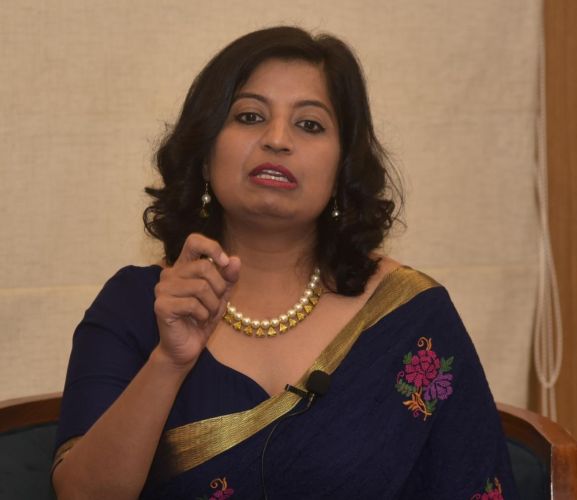 Books Desire to change the world : Dr. Neelima Chauhan | जग बदलण्याची इच्छा निर्माण करतात पुस्तके : डॉ. नीलिमा चौहान Books Desire to change the world : Dr. Neelima Chauhan | जग बदलण्याची इच्छा निर्माण करतात पुस्तके : डॉ. नीलिमा चौहान