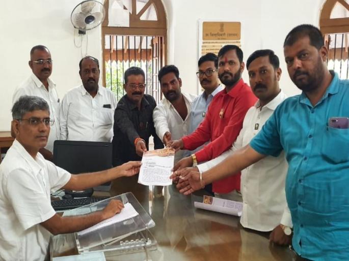 Chhavan Revolutionary Army agitation warning of Panipat movie covering history of Marathas | पानिपत चित्रपटात मराठ्यांचा इतिहास झाकल्याचा आरोप ; छावा क्रांतिवीर सेनेचा आंदोलनाचा इशारा Chhavan Revolutionary Army agitation warning of Panipat movie covering history of Marathas | पानिपत चित्रपटात मराठ्यांचा इतिहास झाकल्याचा आरोप ; छावा क्रांतिवीर सेनेचा आंदोलनाचा इशारा