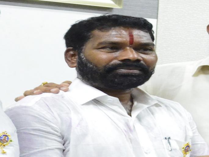 Solapur Zilla Parishad President's opportunity to work! | शेतमजुर झाला सोलापूर जिल्हा परिषदेचा अध्यक्ष !