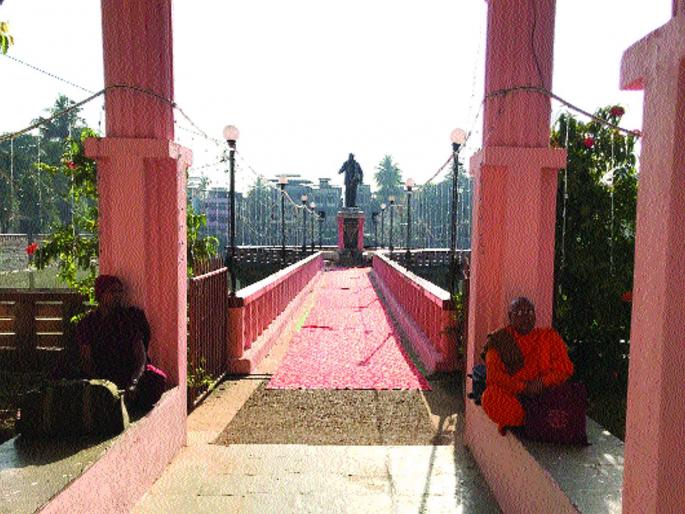 anniversary of Chavdar Tale Satyagraha, in response to the call of the administration | चवदार तळे सत्याग्रहाचा वर्धापन दिन साधेपणाने, प्रशासनाच्या आवाहनाला प्रतिसाद