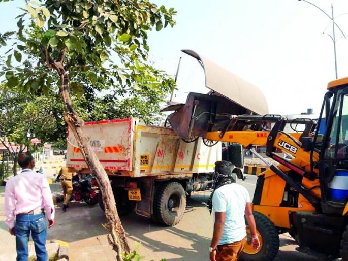 Elimination of encroachment at Chhawni-Mankapur-Jafarnagar | छावणी-मानकापूर-जाफरनगरातील अतिक्रमणाचा सफाया  Elimination of encroachment at Chhawni-Mankapur-Jafarnagar | छावणी-मानकापूर-जाफरनगरातील अतिक्रमणाचा सफाया