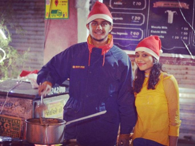 Valentine's Day Spacious, Modi's 'Singles Free Tea' in Gujarat | व्हॅलेटाईन डे स्पेशल, मोदींच्या गुजरातमध्ये 'सिंगल्सना मोफत चहा' Valentine's Day Spacious, Modi's 'Singles Free Tea' in Gujarat | व्हॅलेटाईन डे स्पेशल, मोदींच्या गुजरातमध्ये 'सिंगल्सना मोफत चहा'