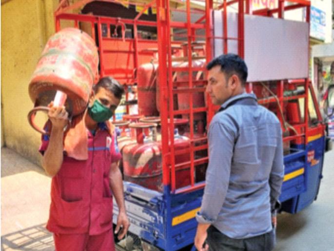 The budget collapsed due to the increase in the price of cylinders | सिलिंडरच्या दरात वाढ झाल्याने बजेट कोलमडले The budget collapsed due to the increase in the price of cylinders | सिलिंडरच्या दरात वाढ झाल्याने बजेट कोलमडले