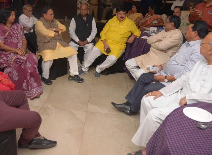 On the occasion of the golden jubilee year of 'Lokmat', a get-together was organized at Chandrapur | पक्ष, मन अन् मतभेद विसरून त्यांनी केली मने मोकळी! On the occasion of the golden jubilee year of 'Lokmat', a get-together was organized at Chandrapur | पक्ष, मन अन् मतभेद विसरून त्यांनी केली मने मोकळी!