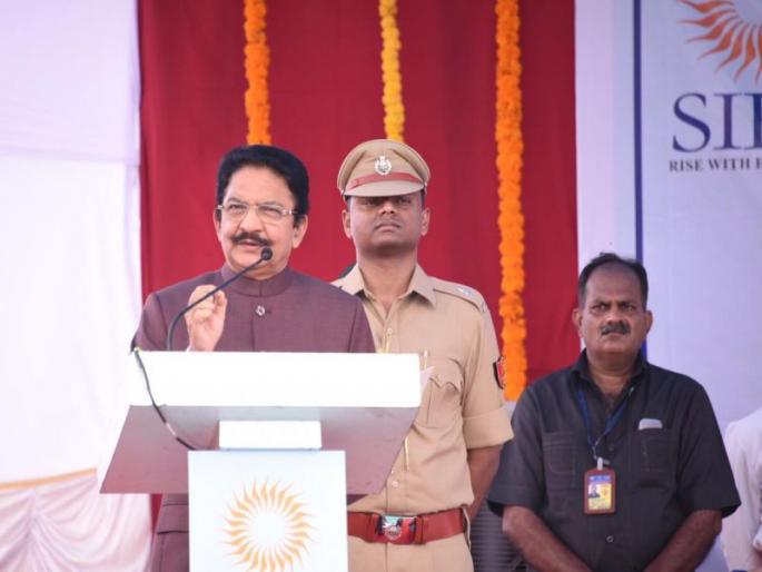 Students should not be left in the school, vidyasagar rao emotional appeals to the tribal childrens | विद्यार्थ्यांनी मध्येच शिक्षण सोडू नये, राज्यपालांचे आदिवासी मुलांना भावनिक आवाहन Students should not be left in the school, vidyasagar rao emotional appeals to the tribal childrens | विद्यार्थ्यांनी मध्येच शिक्षण सोडू नये, राज्यपालांचे आदिवासी मुलांना भावनिक आवाहन
