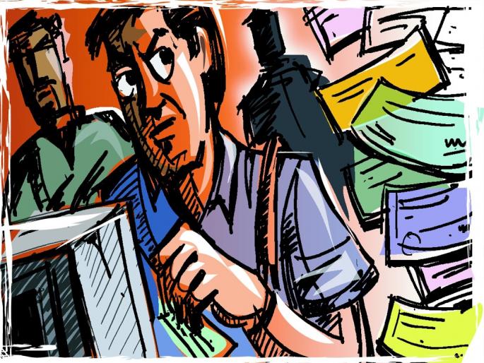 The notorious Thaksena arrested in Thane for allegedly cheating the senior by engaging in speech | बोलण्यात गुंतवून ज्येष्ठांना फसवणाऱ्या कुख्यात ठकसेनाला ठाण्यात अटक The notorious Thaksena arrested in Thane for allegedly cheating the senior by engaging in speech | बोलण्यात गुंतवून ज्येष्ठांना फसवणाऱ्या कुख्यात ठकसेनाला ठाण्यात अटक