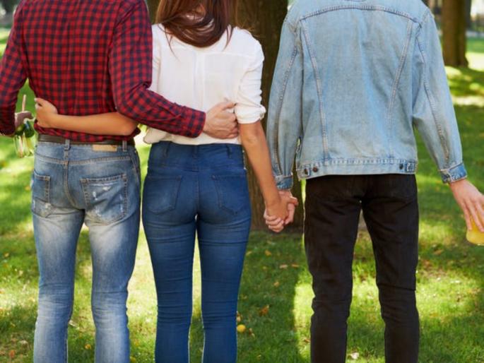 British girl cheated on boyfriend be she liked Australian accent of boy | ऑस्ट्रेलियन अॅसेंटसाठी तिनं बॉयफ्रेंडला दिला धोका, बॉयफ्रेंडने वृत्तपत्रात कैफियत मांडली British girl cheated on boyfriend be she liked Australian accent of boy | ऑस्ट्रेलियन अॅसेंटसाठी तिनं बॉयफ्रेंडला दिला धोका, बॉयफ्रेंडने वृत्तपत्रात कैफियत मांडली