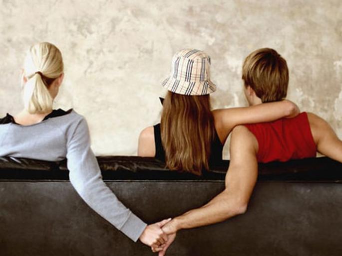 husband divided by two wives will stay with both of them three days week one day of his choice | बाबो! 2 बायकांनी वाटून घेतला पती; 3-3 दिवस दोघींसोबत राहणार, 1 दिवस स्वत:च्या मर्जीने जगणार husband divided by two wives will stay with both of them three days week one day of his choice | बाबो! 2 बायकांनी वाटून घेतला पती; 3-3 दिवस दोघींसोबत राहणार, 1 दिवस स्वत:च्या मर्जीने जगणार