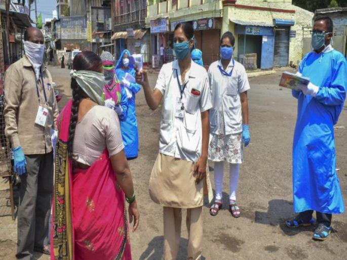 Corona virus : Lack of manpower to register ‘high risk’ citizens; The big pain of registering on a mobile app | Corona virus : ‘हाय रिस्क’ नागरिकांची नोंद करण्यास मनुष्यबळाची कमतरता; किमान दोन हजार कर्मचाऱ्यांची गरज Corona virus : Lack of manpower to register ‘high risk’ citizens; The big pain of registering on a mobile app | Corona virus : ‘हाय रिस्क’ नागरिकांची नोंद करण्यास मनुष्यबळाची कमतरता; किमान दोन हजार कर्मचाऱ्यांची गरज