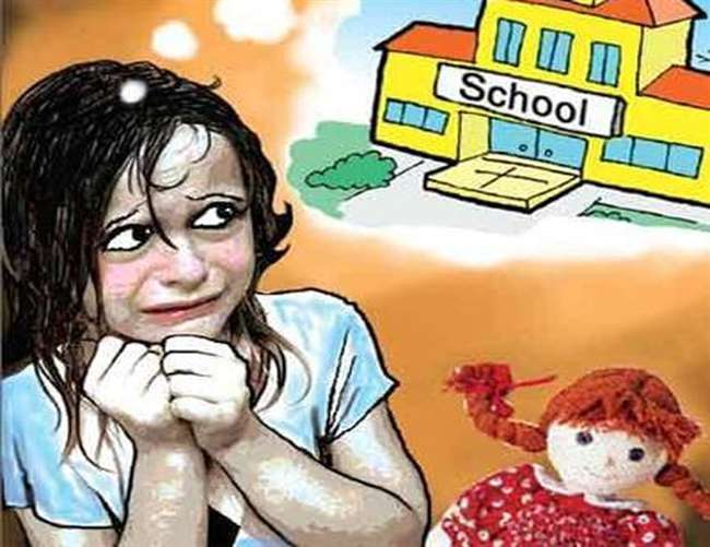 The young man was caught in a police station in Jalgaon | जळगावात अल्पवयीन मुलीची छेड काढणा-याला तरुणाला पकडले The young man was caught in a police station in Jalgaon | जळगावात अल्पवयीन मुलीची छेड काढणा-याला तरुणाला पकडले