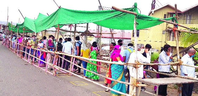 One lakh return home in a month! | परवानगीने आले : महिन्यात एक लाखजणांची घरवापसी! One lakh return home in a month! | परवानगीने आले : महिन्यात एक लाखजणांची घरवापसी!