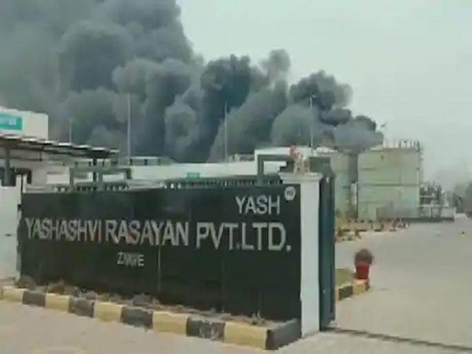 Blast at chemical factory in Gujarat; Five killed, 32 injured | गुजरातमध्ये केमिकल फॅक्टरीत स्फोट; पाच जणांचा मृत्यू, ३२ जखमी Blast at chemical factory in Gujarat; Five killed, 32 injured | गुजरातमध्ये केमिकल फॅक्टरीत स्फोट; पाच जणांचा मृत्यू, ३२ जखमी