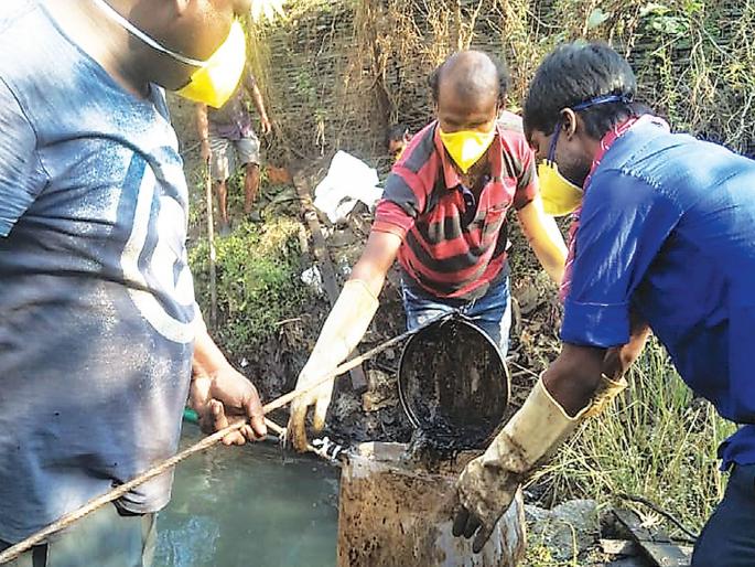 Now, due to pollution chemicals! | आता प्रदूषण केमिकलच्या तवंगामुळे! Now, due to pollution chemicals! | आता प्रदूषण केमिकलच्या तवंगामुळे!