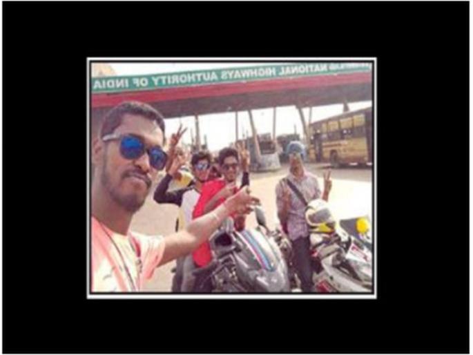 Two drown in Tada, friends try to take corpses on bike | धबधब्यात बुडालेल्या दोघांचे मृतदेह तीन मित्र बाईकवरून आणत होते घरी Two drown in Tada, friends try to take corpses on bike | धबधब्यात बुडालेल्या दोघांचे मृतदेह तीन मित्र बाईकवरून आणत होते घरी