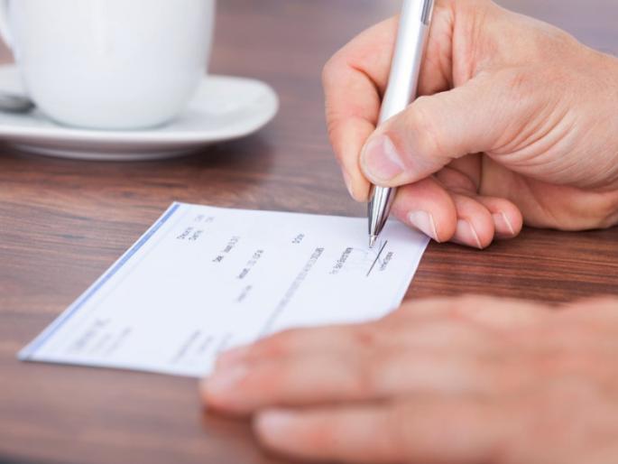 1 january 2021 rules for payment through cheque will changes customers should know | 1 जानेवारीपासून Cheque पेमेंटचा नियम बदलणार; जाणून घ्या नेमकं कसं असणार? 1 january 2021 rules for payment through cheque will changes customers should know | 1 जानेवारीपासून Cheque पेमेंटचा नियम बदलणार; जाणून घ्या नेमकं कसं असणार?