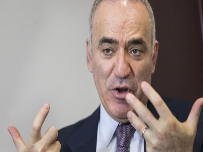big news Chess Legend Garry Kasparov added to Russia’s list of terrorists and extremists, read here in details | बुद्धिबळातील 'चाणक्य' गॅरी कास्पारोव्ह यांना रशियाने ठरवले 'दहशतवादी'