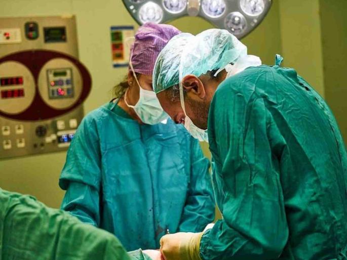 chhatrapati sambhaji nagar 130 kidney stones were removed from the woman stomach | बापरे! एक, दोन नव्हे, पोटातून निघाले १३० खडे; जगातील पहिलीच घटना असल्याचा डॉक्टरांचा दावा chhatrapati sambhaji nagar 130 kidney stones were removed from the woman stomach | बापरे! एक, दोन नव्हे, पोटातून निघाले १३० खडे; जगातील पहिलीच घटना असल्याचा डॉक्टरांचा दावा