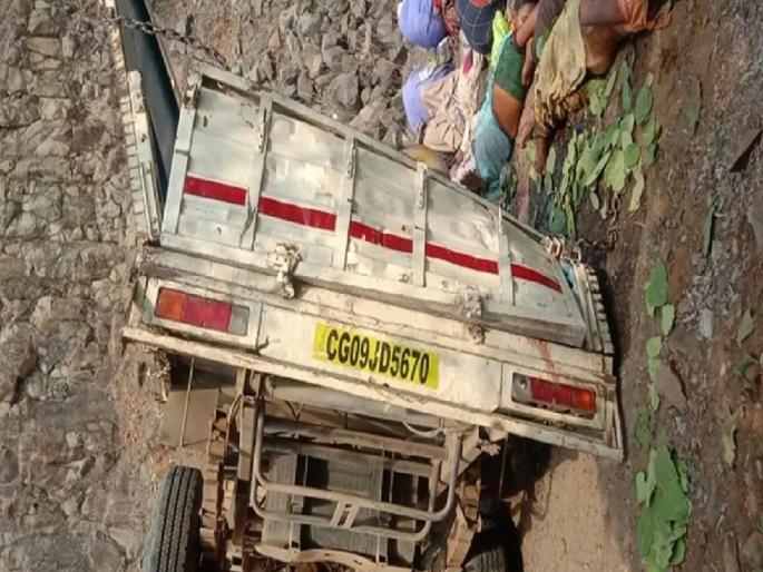 Chhattisgarh 17 people died after a pick-up vehicle overturned near the Kawardha area, read here details | Chhattisgarh Accident: छत्तीसगडमध्ये मृत्यूचे तांडव; मजुरांच्या वाहनाचा भीषण अपघात; १७ जण दगावले Chhattisgarh 17 people died after a pick-up vehicle overturned near the Kawardha area, read here details | Chhattisgarh Accident: छत्तीसगडमध्ये मृत्यूचे तांडव; मजुरांच्या वाहनाचा भीषण अपघात; १७ जण दगावले