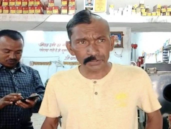 CHhattisgarh election 2023 An supporter cuts and shaves his mustache as BJP candidate loses in Khallari Assembly  | भाजपा कार्यकर्त्याने शब्द पाळला; BJP उमेदवार पराभूत होताच मुंडन केले, मिशा कापल्या CHhattisgarh election 2023 An supporter cuts and shaves his mustache as BJP candidate loses in Khallari Assembly  | भाजपा कार्यकर्त्याने शब्द पाळला; BJP उमेदवार पराभूत होताच मुंडन केले, मिशा कापल्या