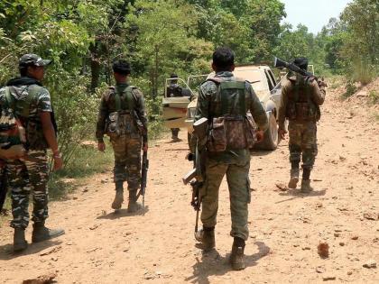 Encounter between security forces and Naxalites in Dantewada 3 Naxalites including top commander Murali killed | दंतेवाडा चकमकीत मुरलीसह ३ नक्षलवाद्यांचा एन्काऊंटर; २५ लाखांचे होते बक्षीस Encounter between security forces and Naxalites in Dantewada 3 Naxalites including top commander Murali killed | दंतेवाडा चकमकीत मुरलीसह ३ नक्षलवाद्यांचा एन्काऊंटर; २५ लाखांचे होते बक्षीस