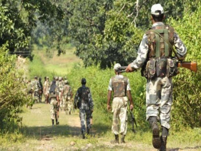 chhattisgarh naxals encounter security forces dhamtari crpf | छत्तीसगडमध्ये सुरक्षादल आणि नक्षलवाद्यांमध्ये चकमक, एक जवान शहीद
