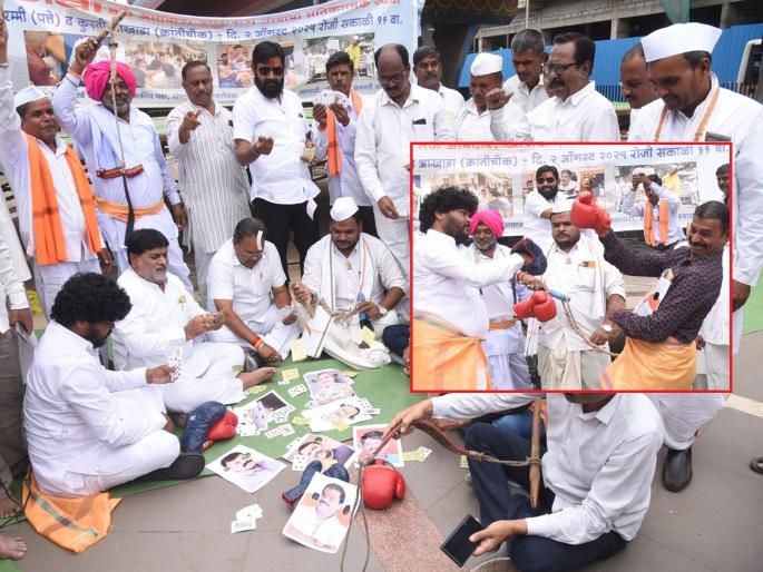 Symbolic rummy and boxing competition held in Chhatrapati Sambhajinagar; Government protests | छत्रपती संभाजीनगरात रंगली छावाची प्रतिकात्मक रमी, बॉक्सिंग स्पर्धा; सरकारचा लक्षवेधी निषेध