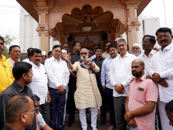 So Ajit Pawar decided to live in a farm instead of living in a lake Chhagan Bhujbal | ... त्यामुळे अजित पवारांनी तळ्यात राहण्याऐवजी मळ्यात राहण्याचा निर्णय घेतला- छगन भुजबळ So Ajit Pawar decided to live in a farm instead of living in a lake Chhagan Bhujbal | ... त्यामुळे अजित पवारांनी तळ्यात राहण्याऐवजी मळ्यात राहण्याचा निर्णय घेतला- छगन भुजबळ