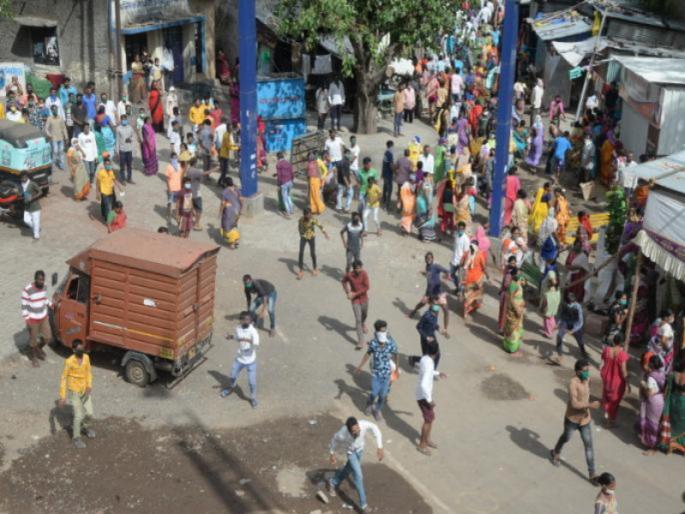 ‘Outbreak pattern’ is in Pimpri; problems by citizen at the moshi Quarantine Center due to late report | पिंपरीत रुजतोय ‘उद्रेकाचा पॅटर्न’; रिपोर्ट उशिरा आल्याने मोशीत क्वारंटाइन सेंटरमध्ये नागरिकांचा गोंधळ ‘Outbreak pattern’ is in Pimpri; problems by citizen at the moshi Quarantine Center due to late report | पिंपरीत रुजतोय ‘उद्रेकाचा पॅटर्न’; रिपोर्ट उशिरा आल्याने मोशीत क्वारंटाइन सेंटरमध्ये नागरिकांचा गोंधळ