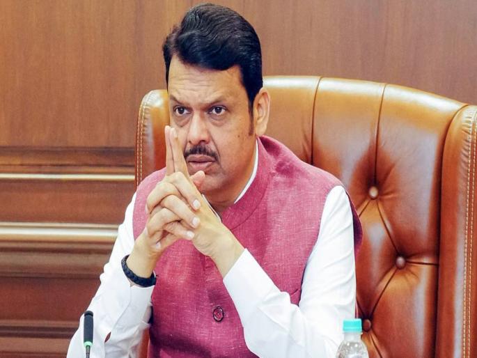 Maratha Morcha Movements regarding Maratha reservation accelerate, Chief Minister calls meeting at night | Maratha Morcha : मराठा आरक्षणाबाबत हालचालींना वेग, मुख्यमंत्र्यांनी रात्रीच बोलावली बैठक; राधाकृष्ण विखे पाटील यांचीही उपस्थिती Maratha Morcha Movements regarding Maratha reservation accelerate, Chief Minister calls meeting at night | Maratha Morcha : मराठा आरक्षणाबाबत हालचालींना वेग, मुख्यमंत्र्यांनी रात्रीच बोलावली बैठक; राधाकृष्ण विखे पाटील यांचीही उपस्थिती