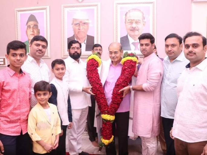 Chief Minister Eknath Shinde said that the good will of great personalities gives them the energy to do good work | थोर व्यक्तीमत्वांची सदीच्छा असली कि चांगले काम करण्याची उर्जा मिळते - एकनाथ शिंदे Chief Minister Eknath Shinde said that the good will of great personalities gives them the energy to do good work | थोर व्यक्तीमत्वांची सदीच्छा असली कि चांगले काम करण्याची उर्जा मिळते - एकनाथ शिंदे