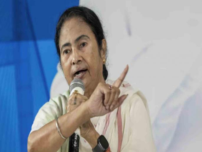 Shall I also sweep the street now? Chief Minister Mamata Banerjee angry with MLAs and ministers | आता मीही रस्त्यावर झाडू मारु का? आमदार आणि मंत्र्यांवर संतापल्या मुख्यमंत्री ममता बॅनर्जी Shall I also sweep the street now? Chief Minister Mamata Banerjee angry with MLAs and ministers | आता मीही रस्त्यावर झाडू मारु का? आमदार आणि मंत्र्यांवर संतापल्या मुख्यमंत्री ममता बॅनर्जी