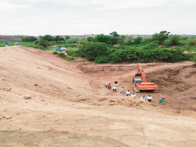 Chikalthan water revolution from one; A chain of bonds was formed | एकीतून चिखलठाणची जलक्रांती; तयार झाली बंधा-यांची साखळी