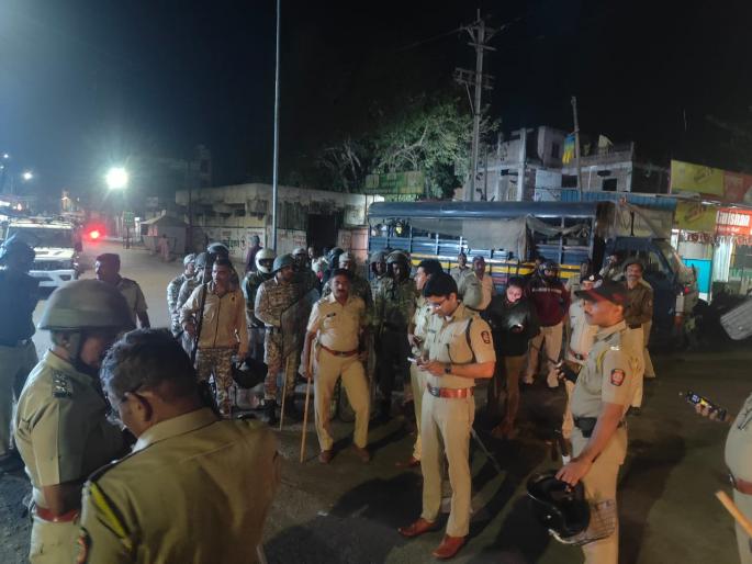 dispute between two communities in chikalthana tension after stone pelting | चिकलठाण्यात दोन समुदायांत वाद, दगडफेकीनंतर तणाव dispute between two communities in chikalthana tension after stone pelting | चिकलठाण्यात दोन समुदायांत वाद, दगडफेकीनंतर तणाव