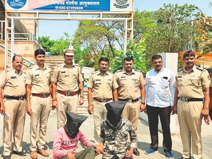 A shooting incident on the eve of the muddy polls Three arrested by the police | चिखलीत मतदानाच्या पूर्वसंध्येला गोळीबाराची घटना; पोलिसांकडून तिघांना अटक, कारण आलं समोर... A shooting incident on the eve of the muddy polls Three arrested by the police | चिखलीत मतदानाच्या पूर्वसंध्येला गोळीबाराची घटना; पोलिसांकडून तिघांना अटक, कारण आलं समोर...