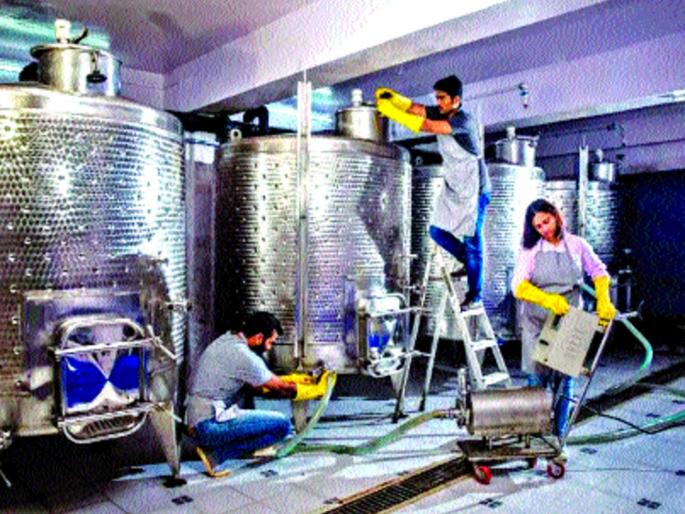 The first chicken, fruit vineery, set by a woman in Palghar district | पालघर जिल्ह्यात एका महिलेने उभारली पहिली चिकू, फ्रूट वायनरी The first chicken, fruit vineery, set by a woman in Palghar district | पालघर जिल्ह्यात एका महिलेने उभारली पहिली चिकू, फ्रूट वायनरी