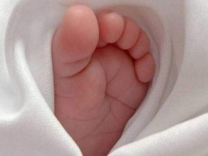 Living male infants found in public toilets at Tukainagar | खळबळजनक! तुकाईनगर येथे सार्वजनिक स्वच्छतागृहात आढळले पुरुष जातीचे जिवंत अर्भक Living male infants found in public toilets at Tukainagar | खळबळजनक! तुकाईनगर येथे सार्वजनिक स्वच्छतागृहात आढळले पुरुष जातीचे जिवंत अर्भक