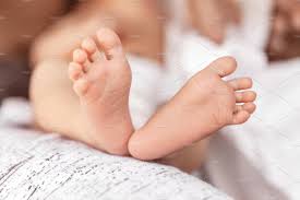 The mother of a 42-hour-old newborn girl was strangled by her mother | अवघ्या ४२ तासाच्या नवजात मुलीचा आईनेच घोटला गळा The mother of a 42-hour-old newborn girl was strangled by her mother | अवघ्या ४२ तासाच्या नवजात मुलीचा आईनेच घोटला गळा