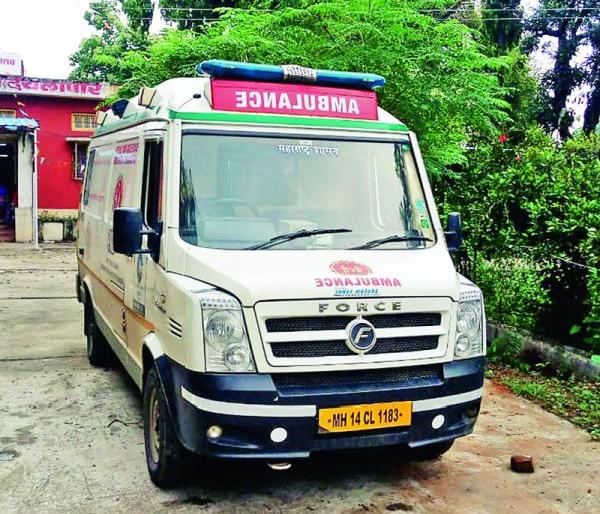 The baby was stabbed in the womb: The ambulance was useless because there was no doctor | अखेर पोटातच बाळ दगावले : डॉक्टर नसल्याने रुग्णवाहिका निरुपयोगी The baby was stabbed in the womb: The ambulance was useless because there was no doctor | अखेर पोटातच बाळ दगावले : डॉक्टर नसल्याने रुग्णवाहिका निरुपयोगी